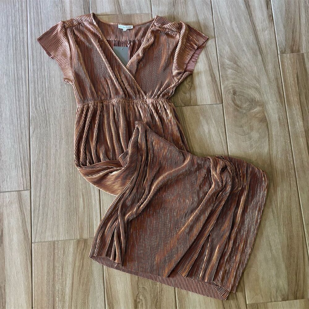 See and Be Seen Women's Gold Pleated Knee Length Dress Size M